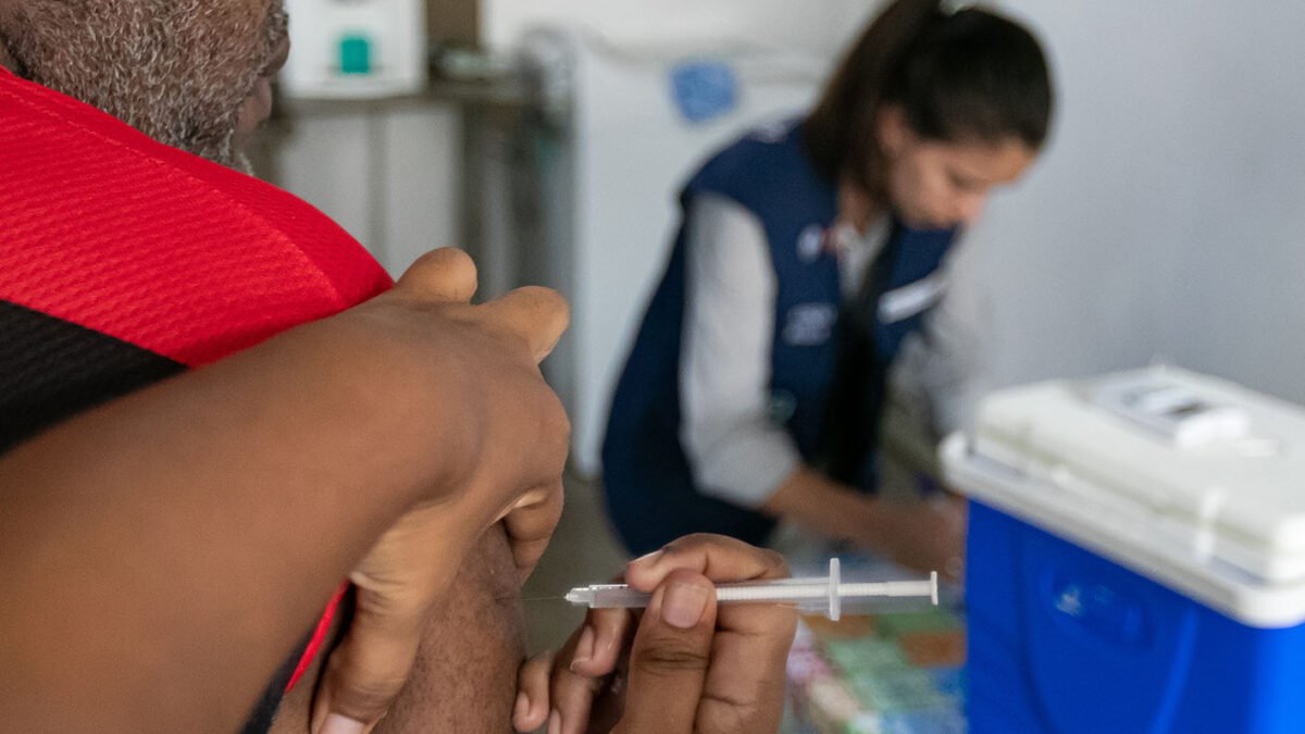 Macaé inicia vacinação bivalente contra a Covid-19