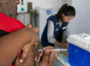 Macaé inicia vacinação bivalente contra a Covid-19