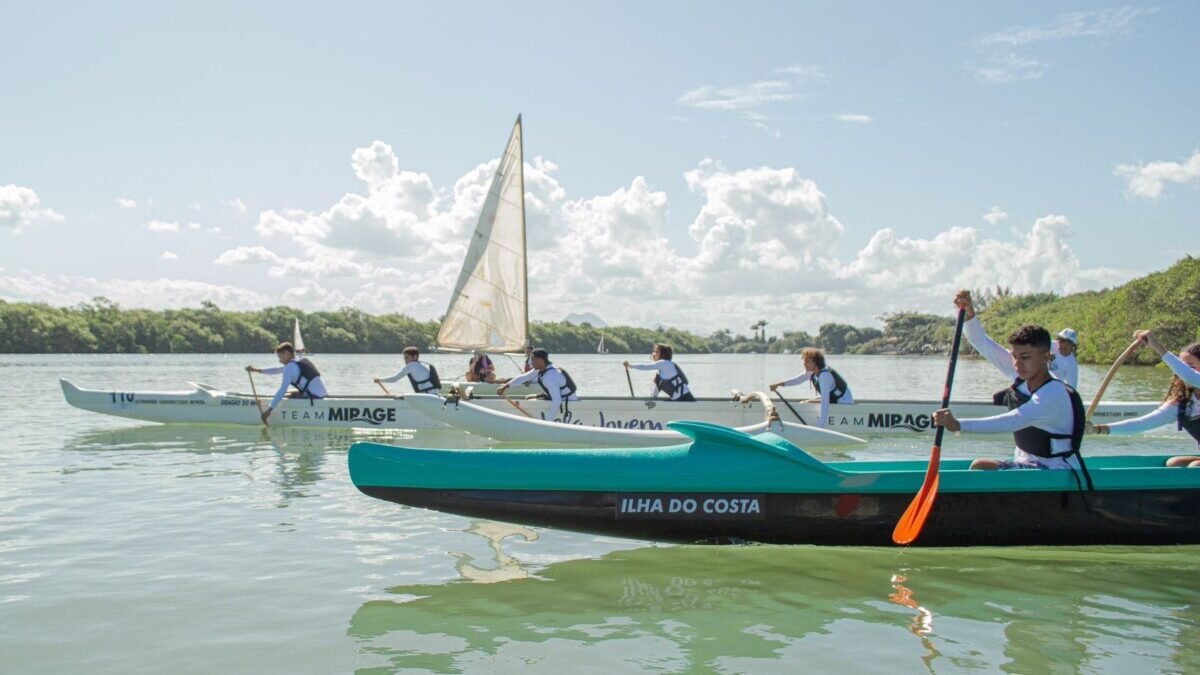 Escolinha de Vela e Canoa Havaiana abre inscrições em Barra de São João
