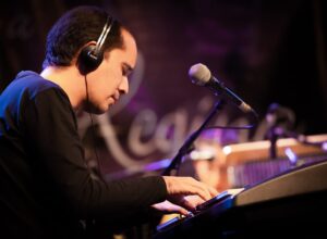 Músicos de Rio das Ostras homenageiam pianista Maurício Libardi