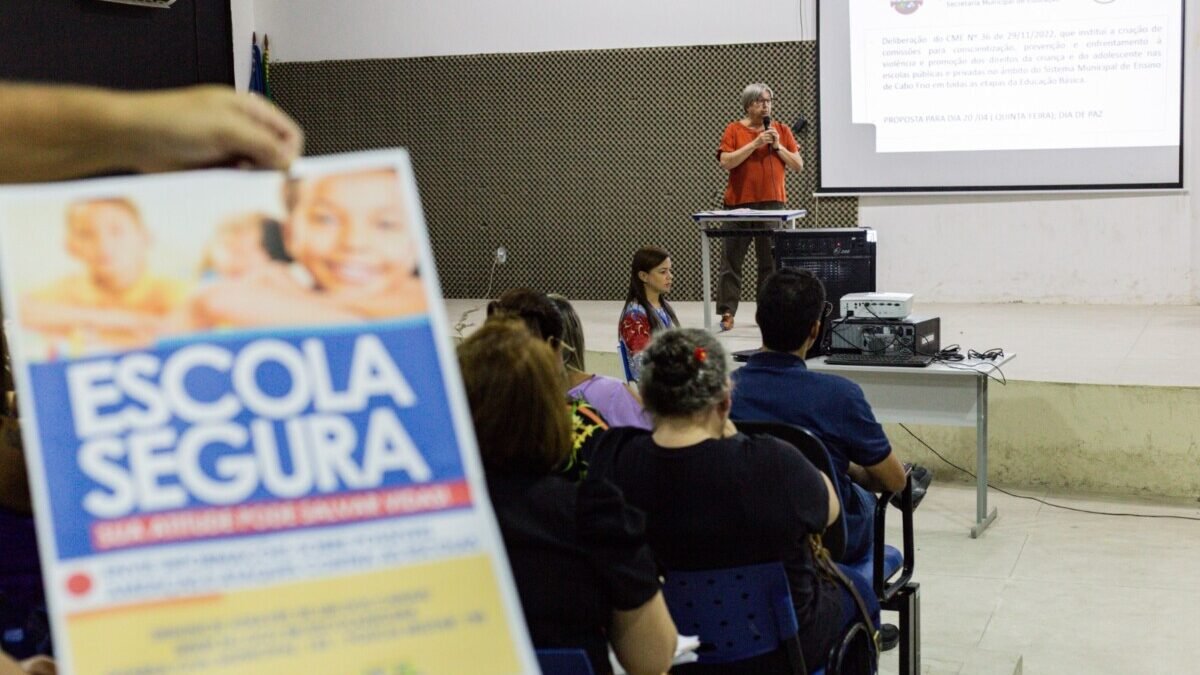 Secretaria de Educação de Cabo Frio se reúne com diretores para explicar ações educativas e de segurança nas escolas