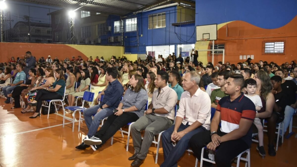 Prefeitura de Maricá entrega 561 certificados para alunos dos cursos de robótica e astronomia
