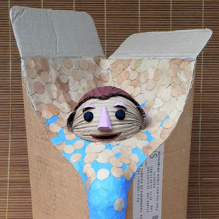 Papelão reciclado transformado em arte
