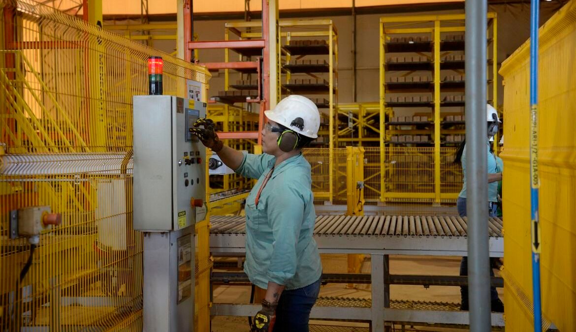 Produção industrial caiu 0,2% em fevereiro