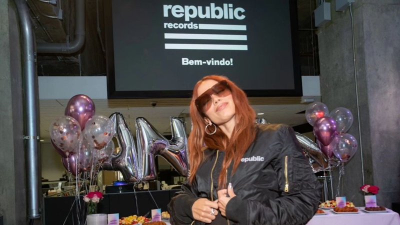 Anitta sai da Warner e assina com Republic Records e Universal Music