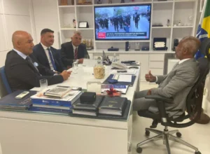 Prefeito de São Pedro da Aldeia busca emendas em Brasília e participa de marcha