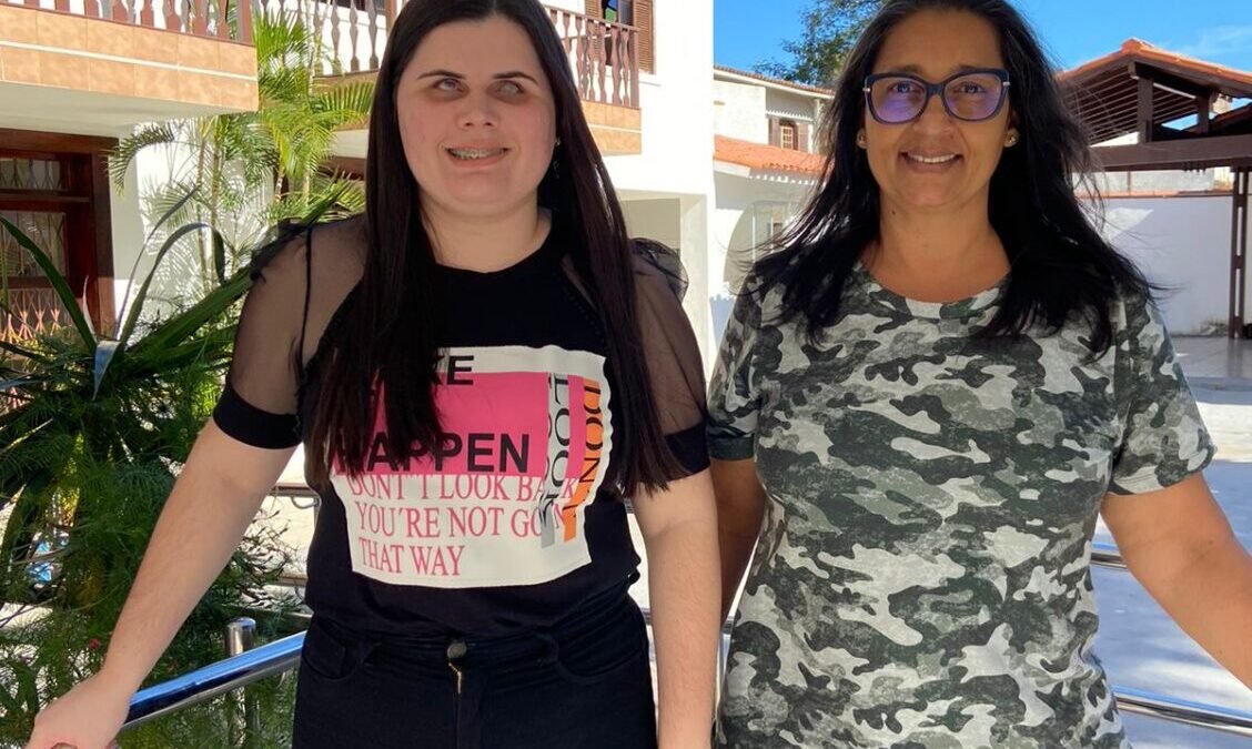 Professora de Braille aprofunda conhecimentos sobre informática para cegos no Cemaee de Rio das Ostras