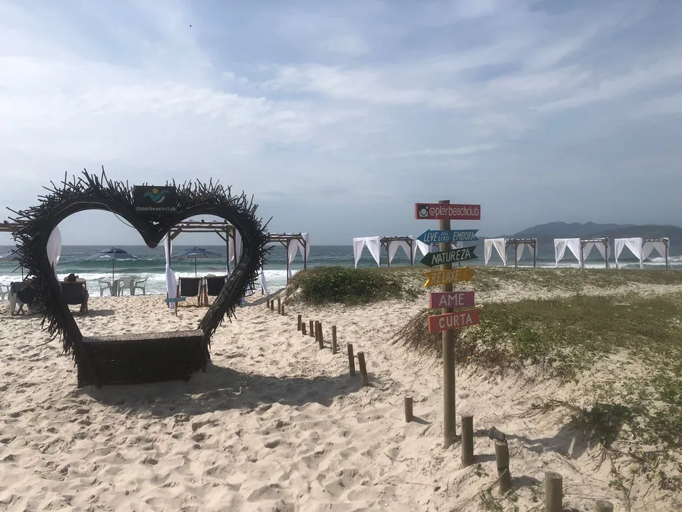 MPF recomenda retirada de estruturas que estão sobre vegetação na praia do Foguete