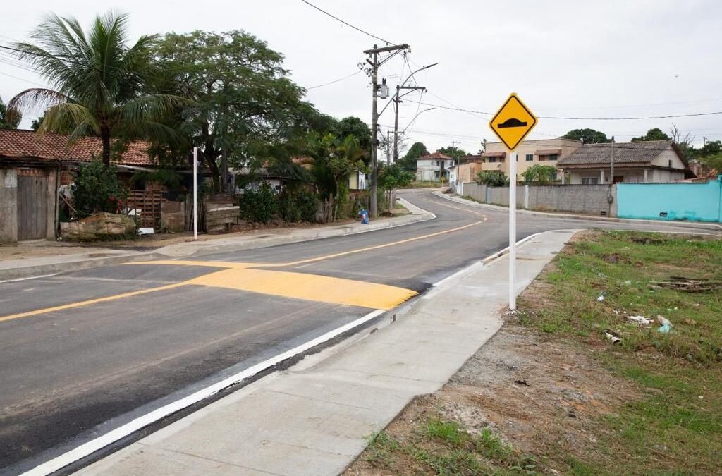 Prefeitura entrega obras de asfalto, drenagem e uma praça na Vila Canaã