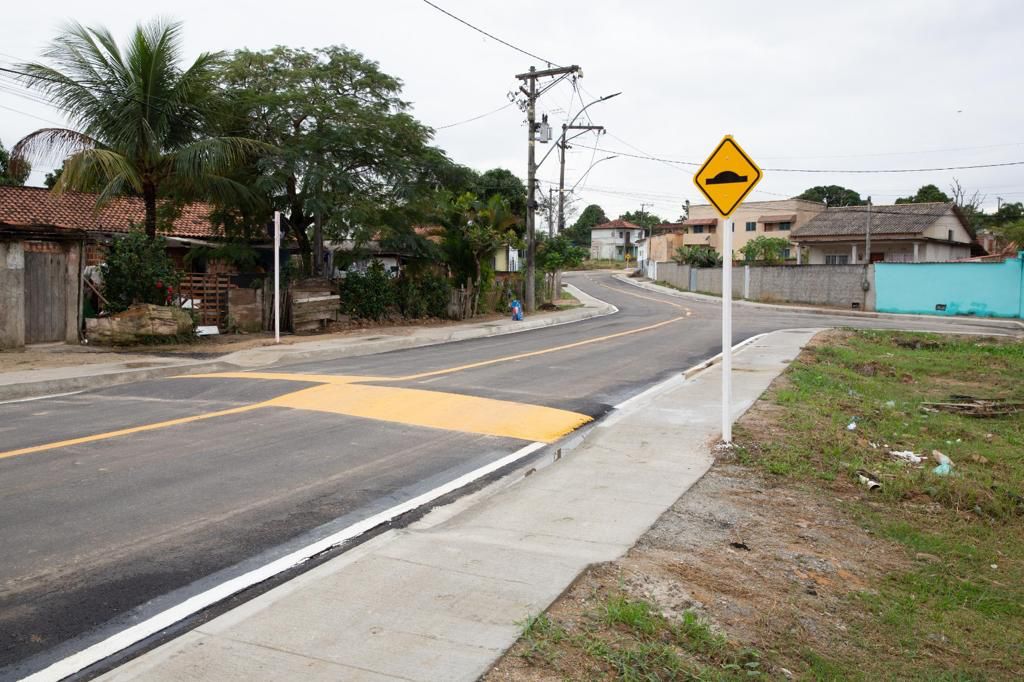 Prefeitura entrega obras de asfalto, drenagem e uma praça na Vila Canaã