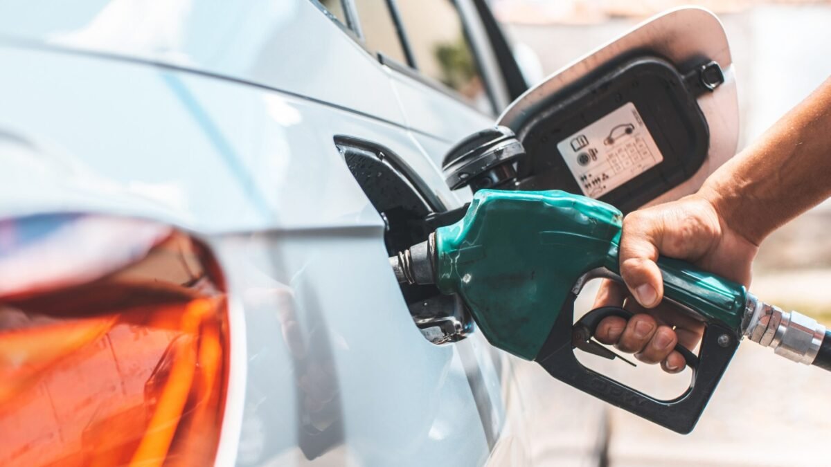 Motoristas de Itaguaí comentam sobe e desce no preço da gasolina