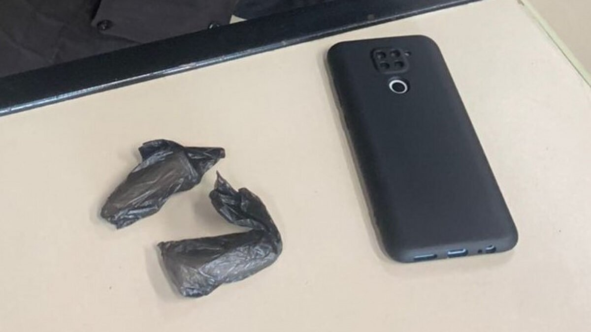 ‘Mototaxista do tráfico’ é preso com cápsulas de cocaína em Arraial