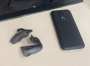 ‘Mototaxista do tráfico’ é preso com cápsulas de cocaína em Arraial