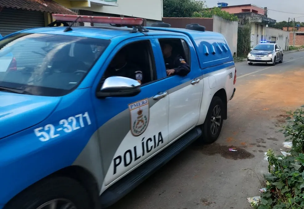 Ação da PM aprende menor com drogas em Piraí