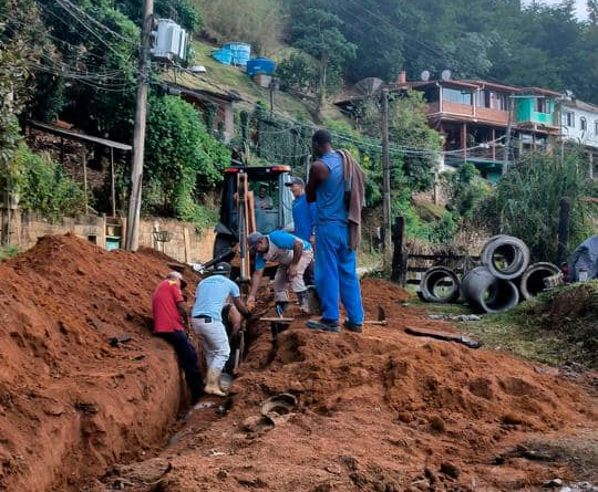 Prefeitura de Vassouras realiza assentamento da rede de esgoto e águas pluviais
