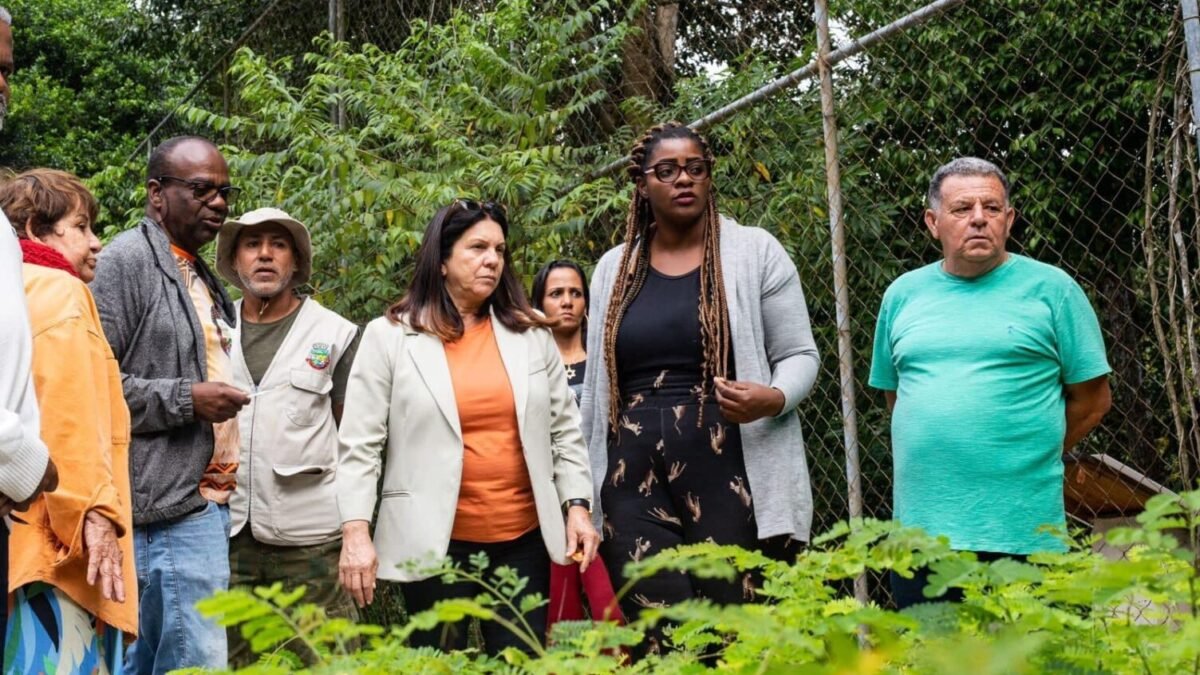 Prefeita Magdala Furtado visita e conhece os trabalhos no Parque Natural Municipal do Mico-Leão-Dourado em Tamoios