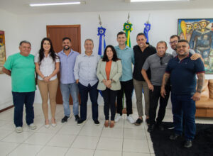 Prefeita Magdala Furtado recebe grupo de vereadores de Cabo Frio para café da manhã