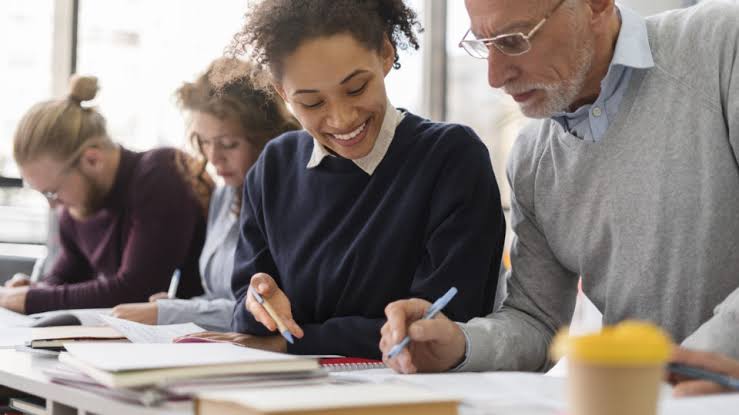 Macaé abre vagas para Educação de Jovens e Adultos
