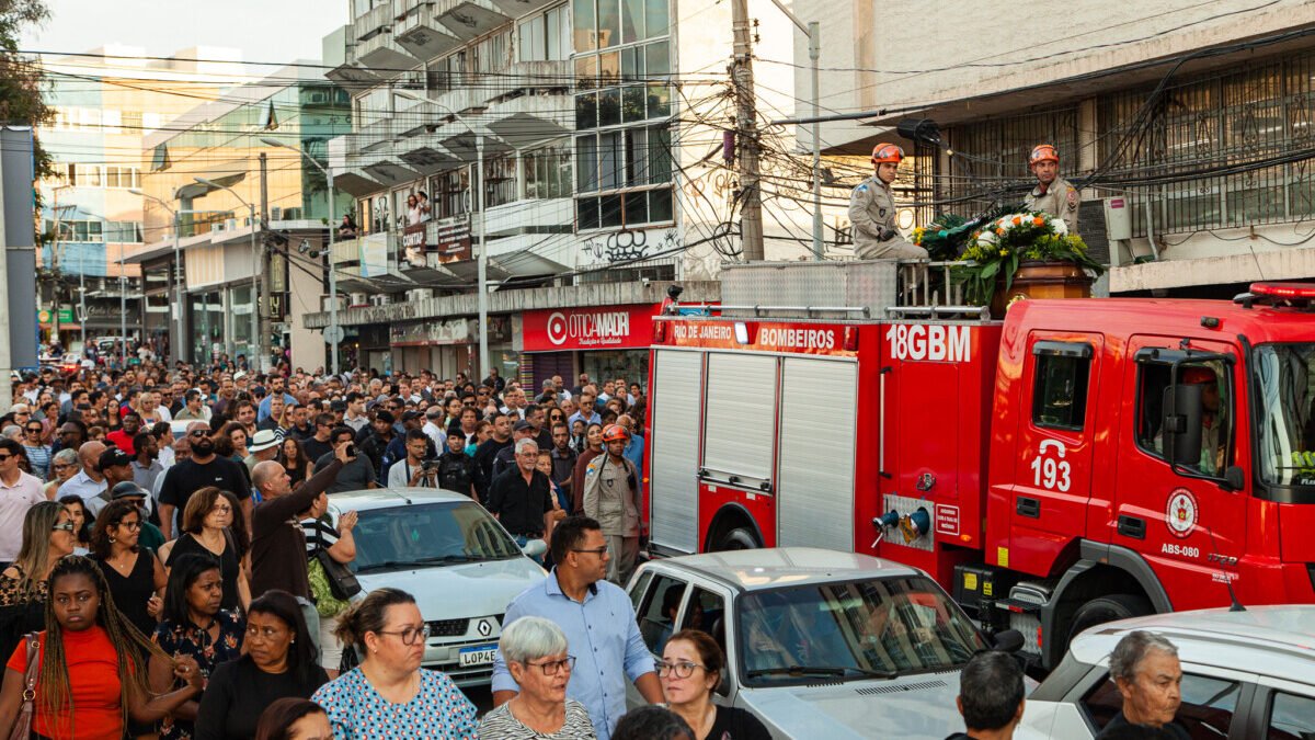 Com homenagens e muita emoção, Cabo Frio se despede do prefeito José Bonifácio