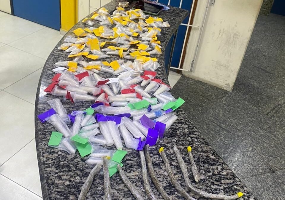 Drogas e celulares são apreendidos em Rio das Ostras