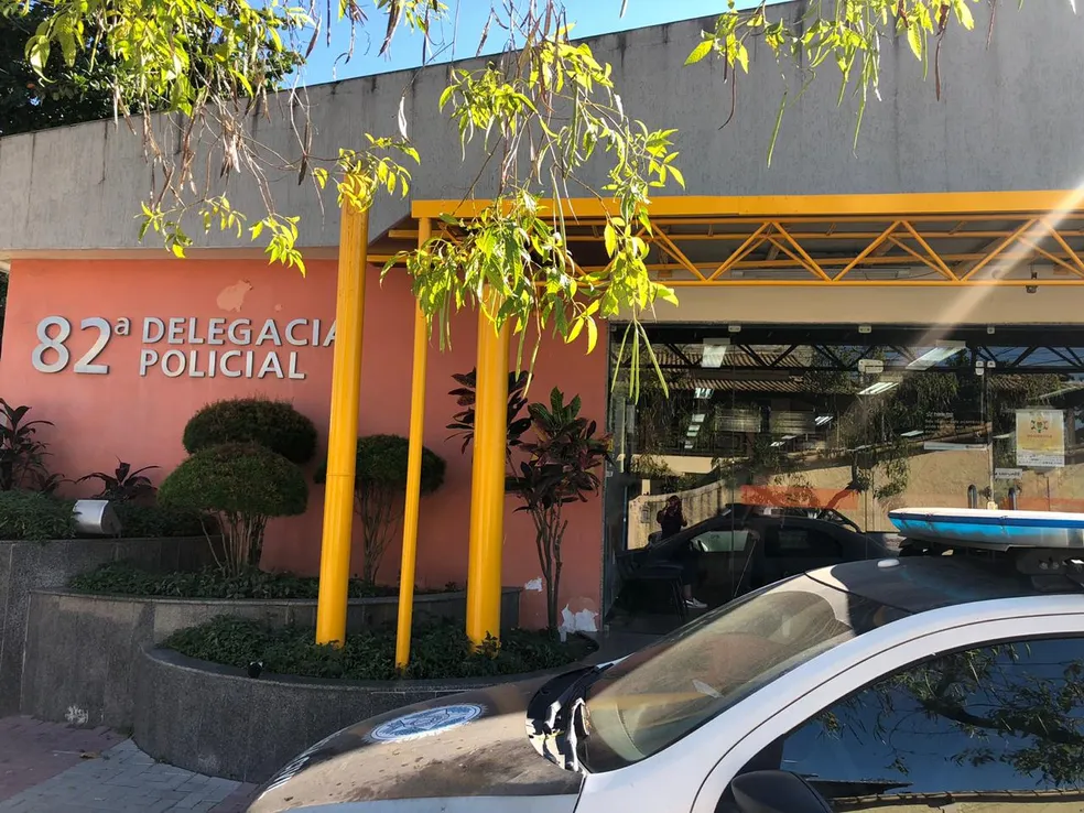 Criminosos invadem casa no centro de Maricá