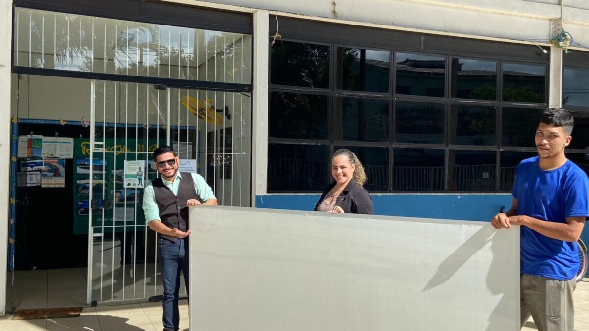 Escolas de Rio das Ostras recebem novos quadros brancos
