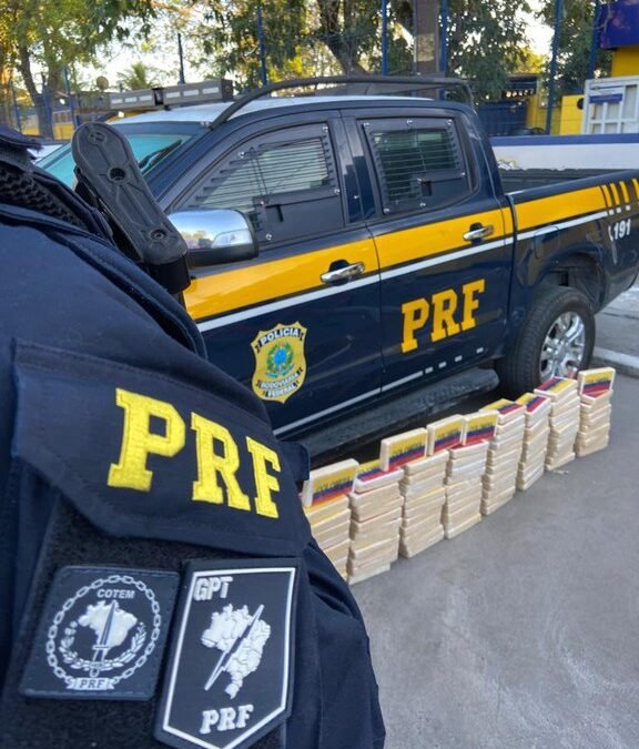 PRF apreende 102 quilos de pasta base de cocaína em Itaguaí-RJ