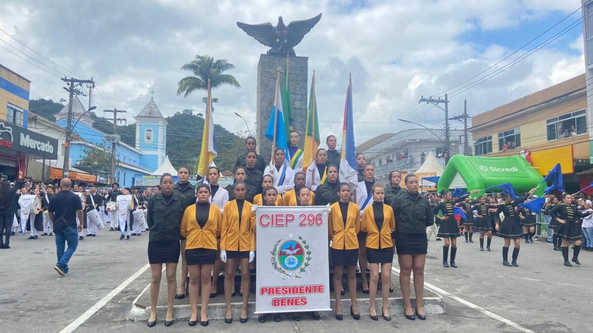 Desfile Cívico de abertura oficial da Festa da Paz 2023 celebra os 79 anos de Lídice