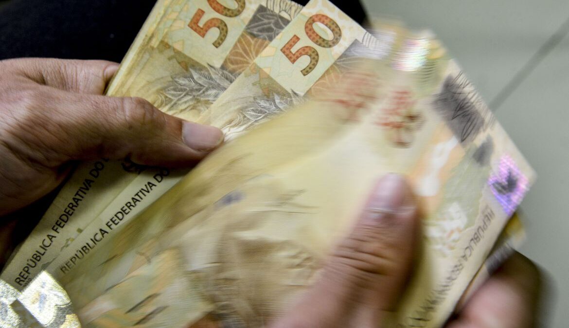 Economistas sugerem planejamento após renegociações do Desenrola