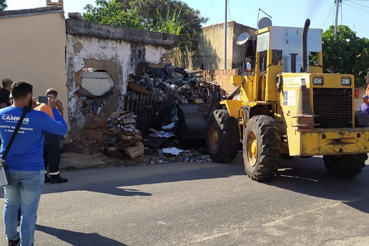 Ação conjunta realiza operação de limpeza em residência de acumulador em Guarus