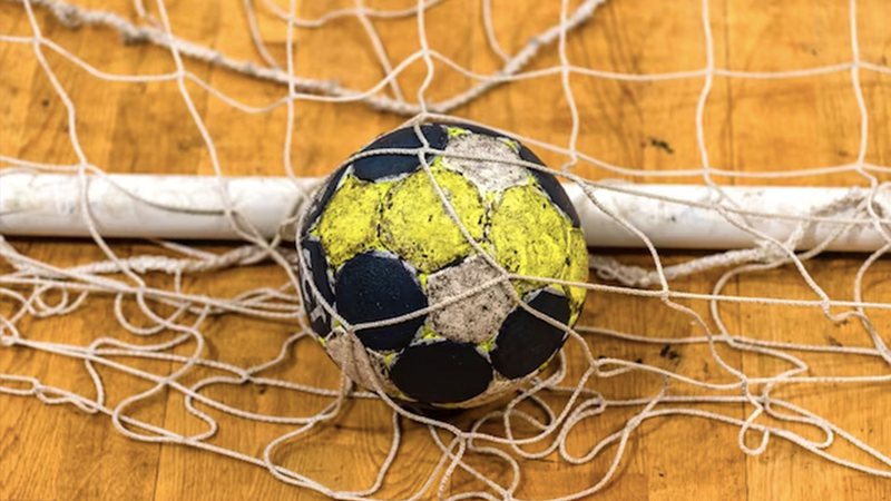 Projeto oferece aulas gratuitas de handebol em Itaguaí-RJ
