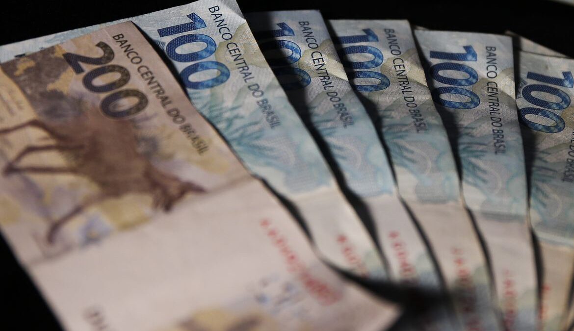 Brasileiros ainda não sacaram R$ 7,12 bilhões de valores a receber