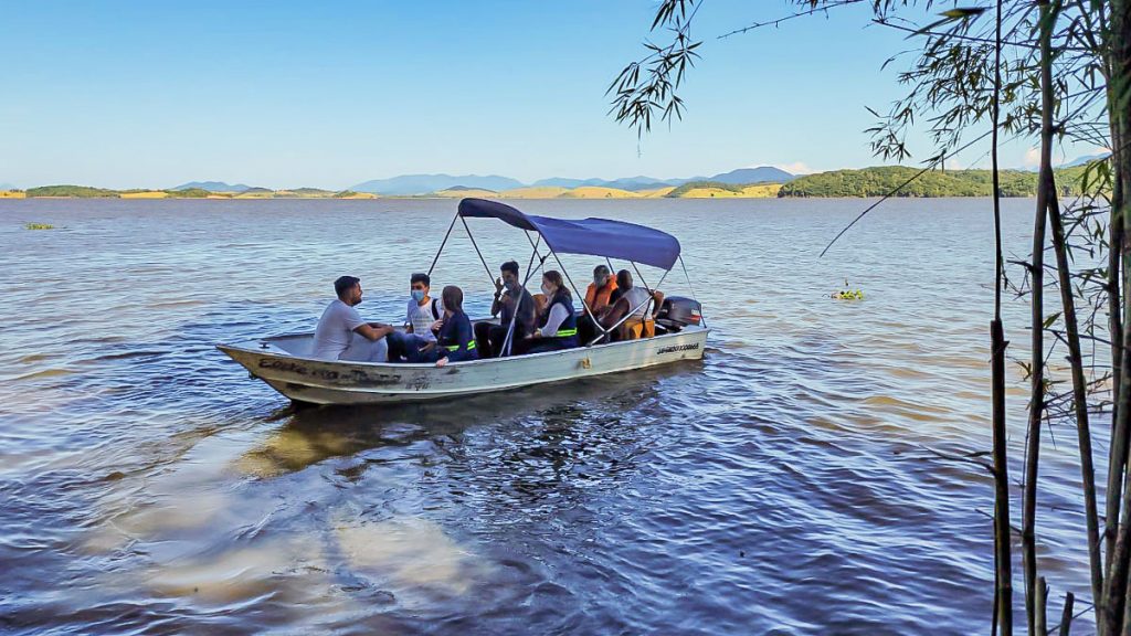 Secretaria de turismo realiza travessia da Lagoa de Juturnaíba