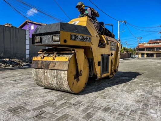 Pavimentação de mais uma rua do bairro Jardim Soledade