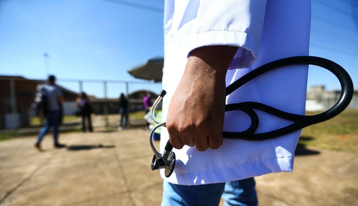 A cada 3 dias, um médico é agredido no estado do Rio