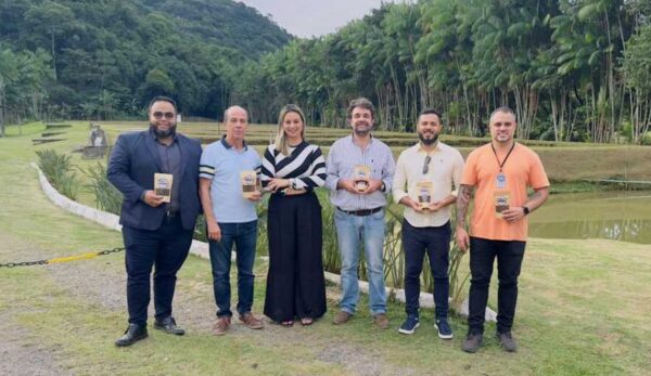 Servidores aldeenses realizam visita técnica em sítio agrícola de Casimiro de Abreu