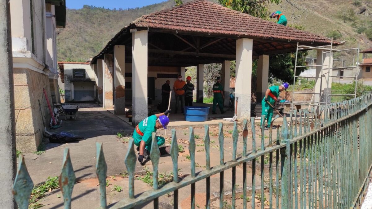 Prefeitura reforma escola centenária em Trajano