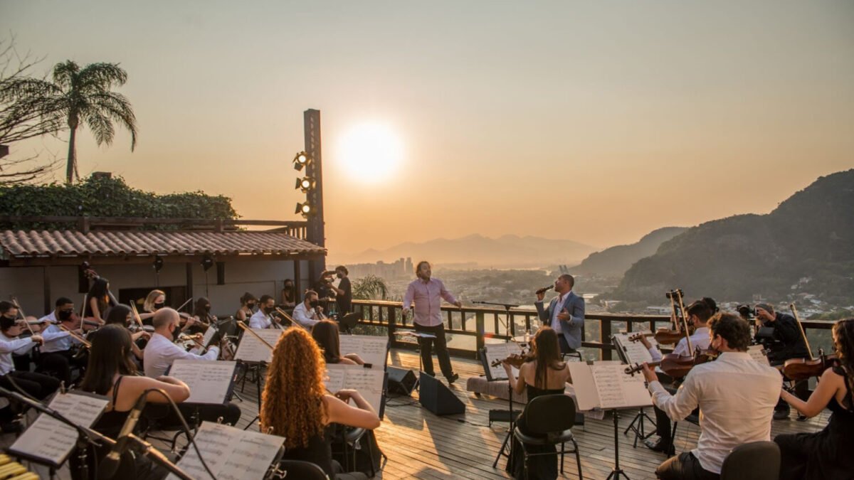 Orquestra Ouro Preto e Diogo Nogueira fazem show gratuito, na Praia de Copacabana