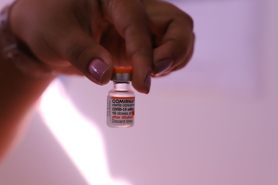Vacinas Bivalente e da Influenza são ofertadas nos postos de saúde