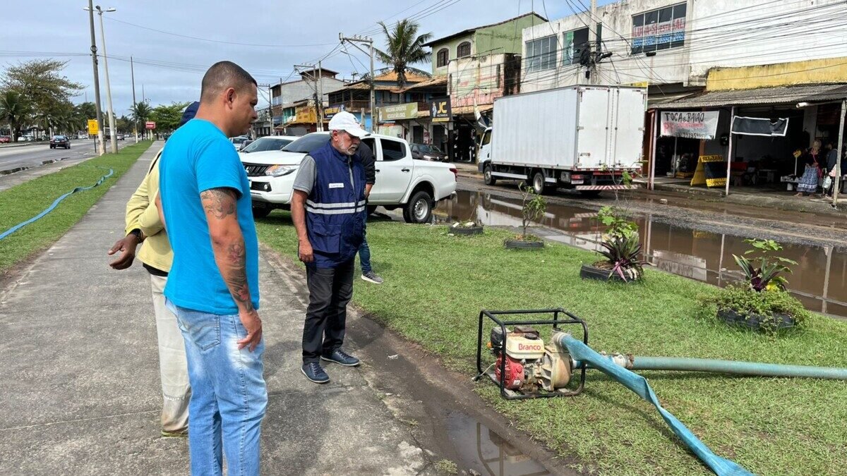 Prefeitura de Cabo Frio instala bombas em pontos de alagamento em Tamoios