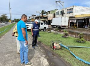 Prefeitura de Cabo Frio instala bombas em pontos de alagamento em Tamoios
