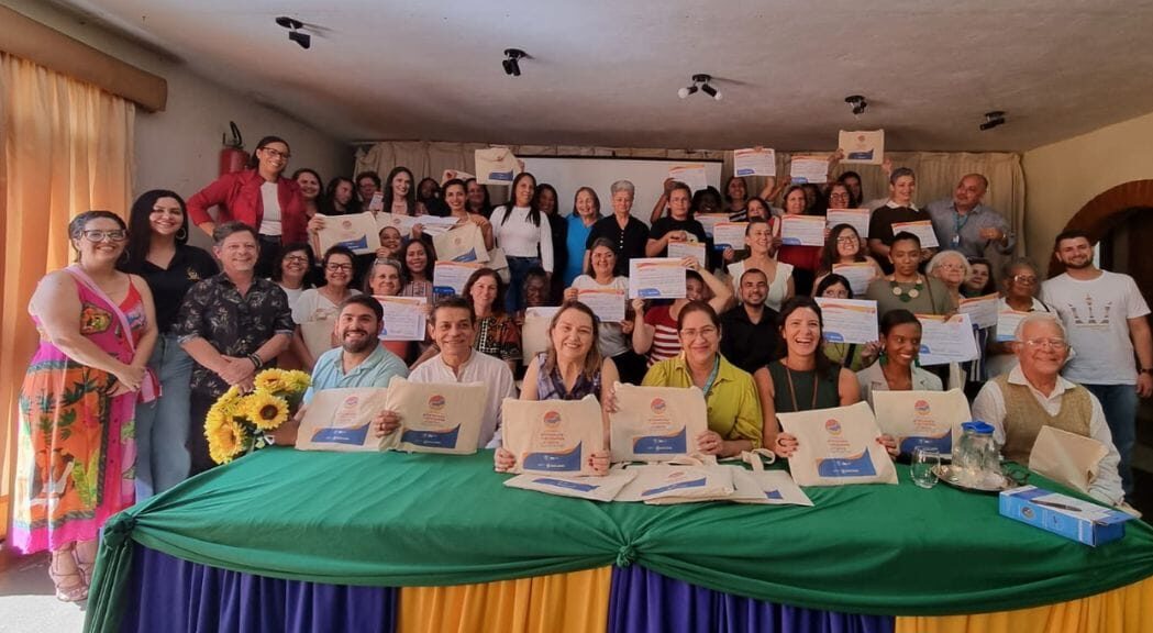 Reconhecimento a Artesãos do Interior Fluminense: Entrega de Certificados Celebra Curso ‘Qualificar para Melhor Empreender’