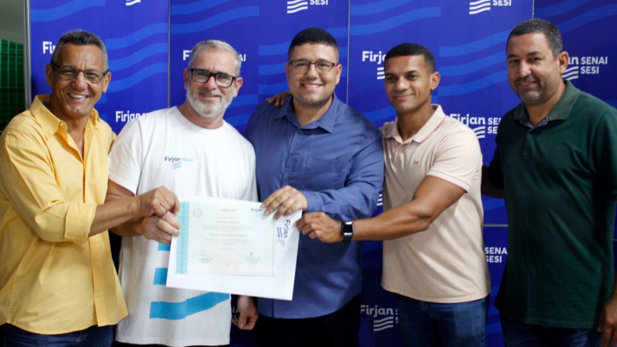 Celebração da Conquista em Carapebus: 1ª Formatura dos Cursos da Etapa 2023 em Parceria com o SENAI pela Prefeitura