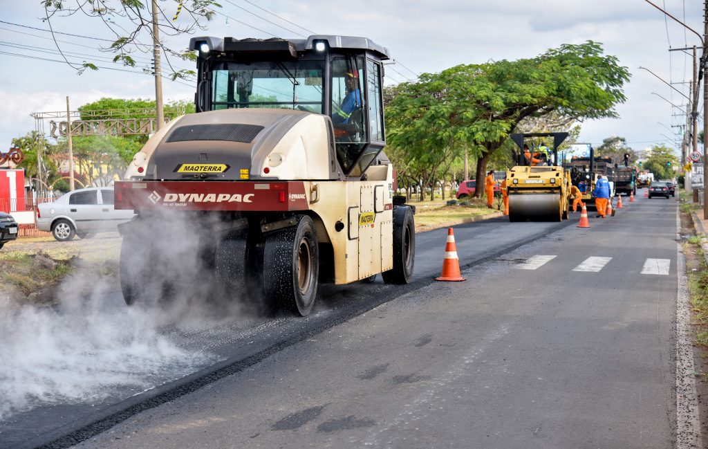 Trechos em obras na avenida brasil têm meia pista liberada