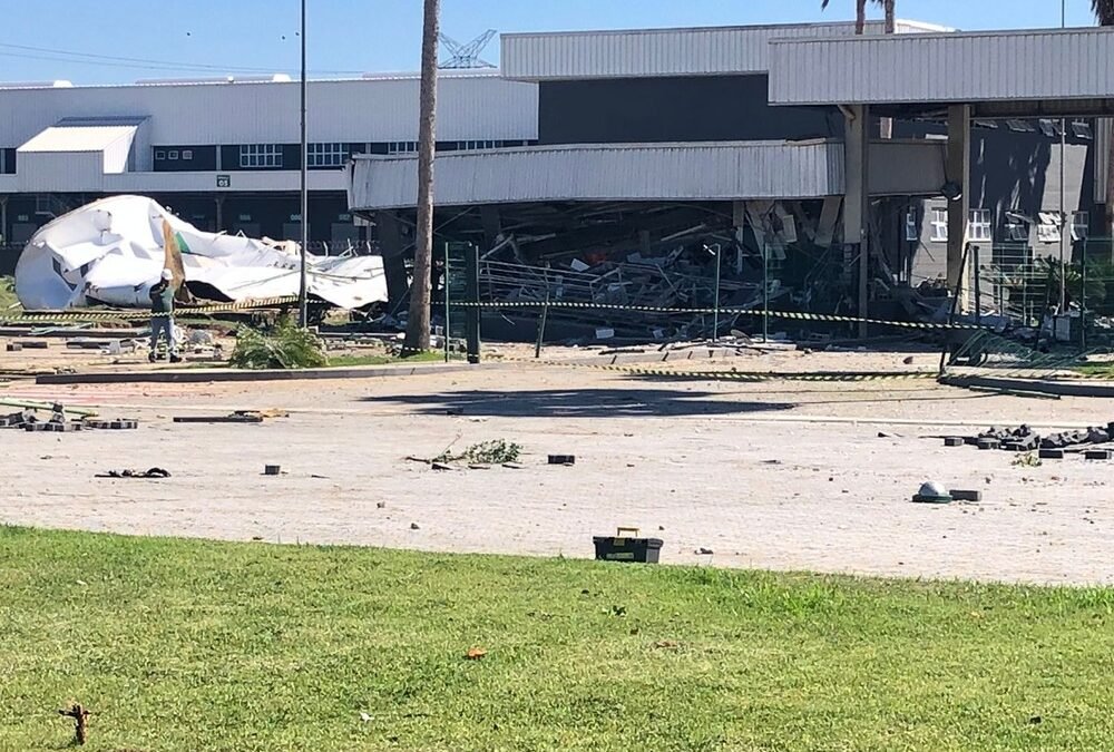 Estrutura metálica de caixa d’água desaba e deixa 2 feridos em Campos