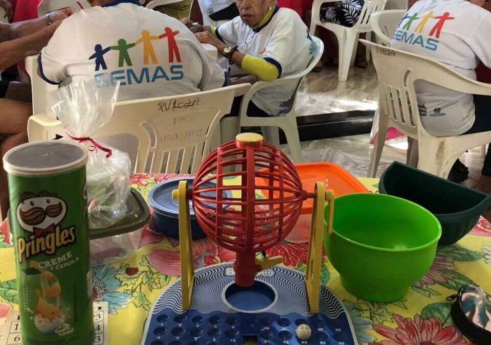Oficina para os idosos organizada pelo SEMAS