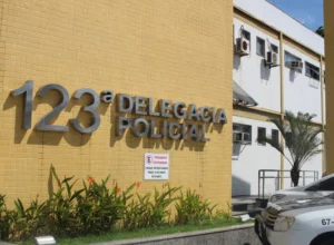 Polícia Civil prende homem com cinco celulares furtados em Campos dos Goytacazes