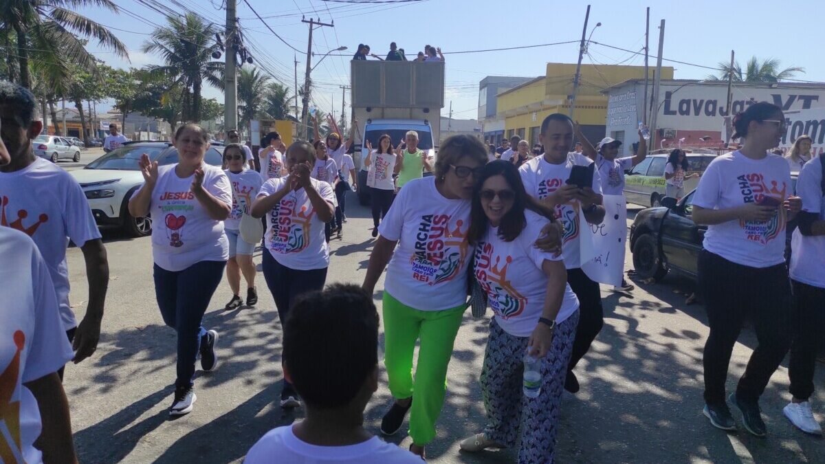 Magdala Furtado, prefeita de Cabo Frio, participa da Marcha Para Jesus, em Tamoios