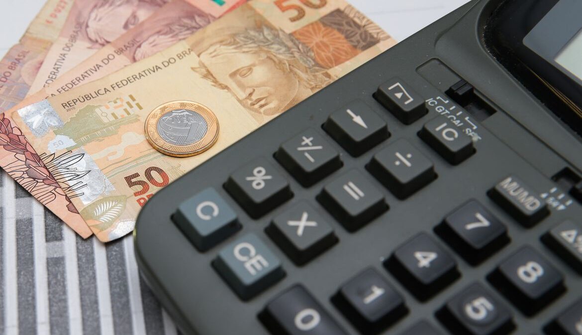 Mercado eleva previsão da inflação de 4,84% para 4,9% este ano