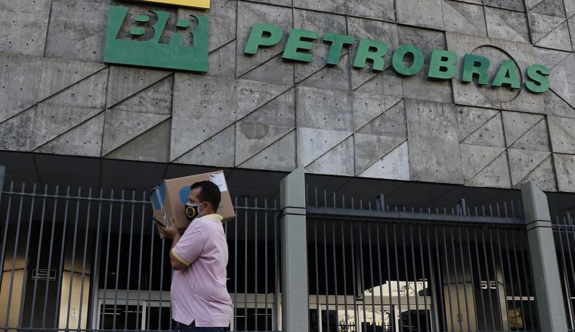 Petrobras reajusta preços da gasolina e do diesel para distribuidoras